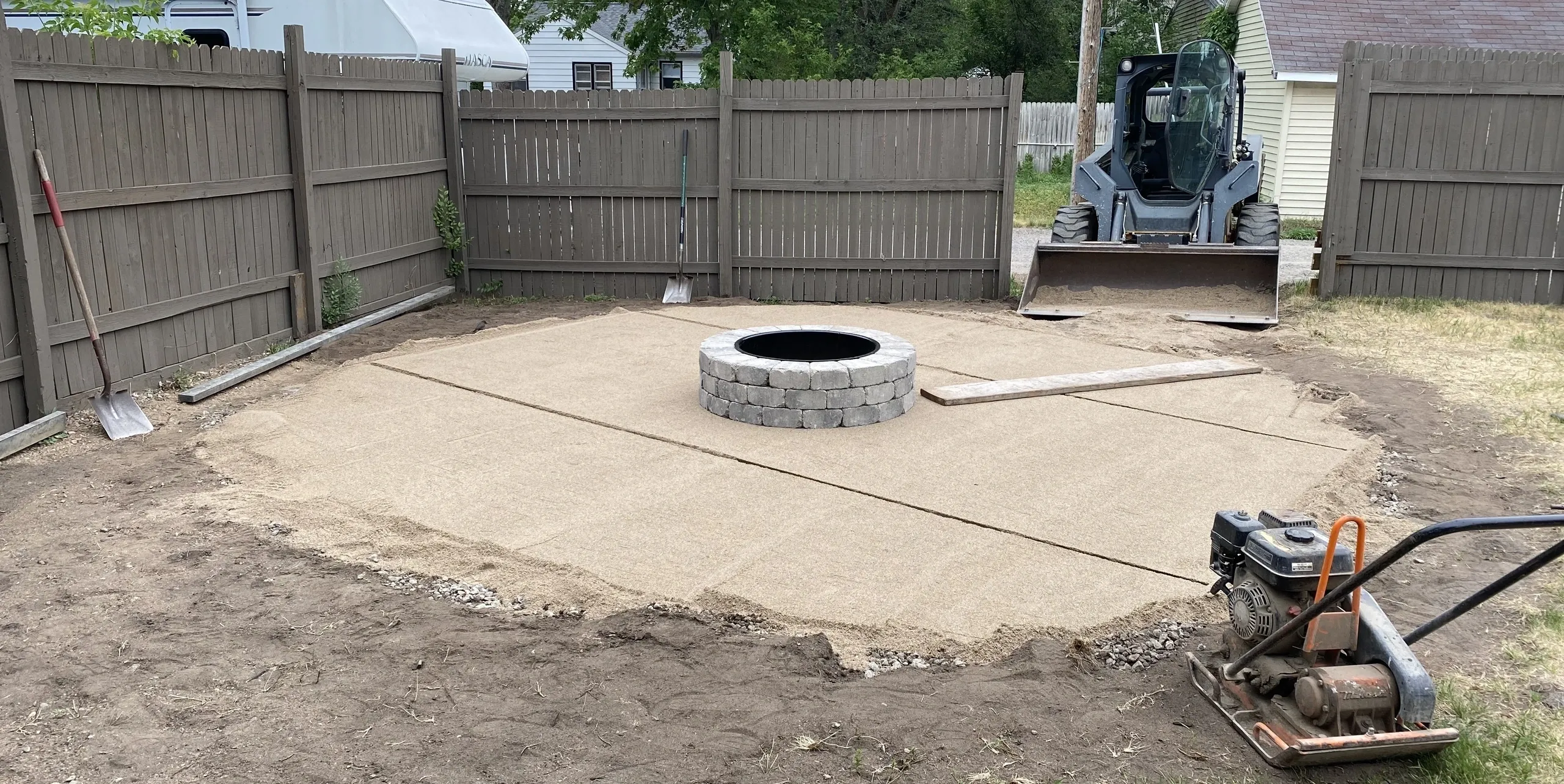 A fire pit sitting in the middle of a patio.